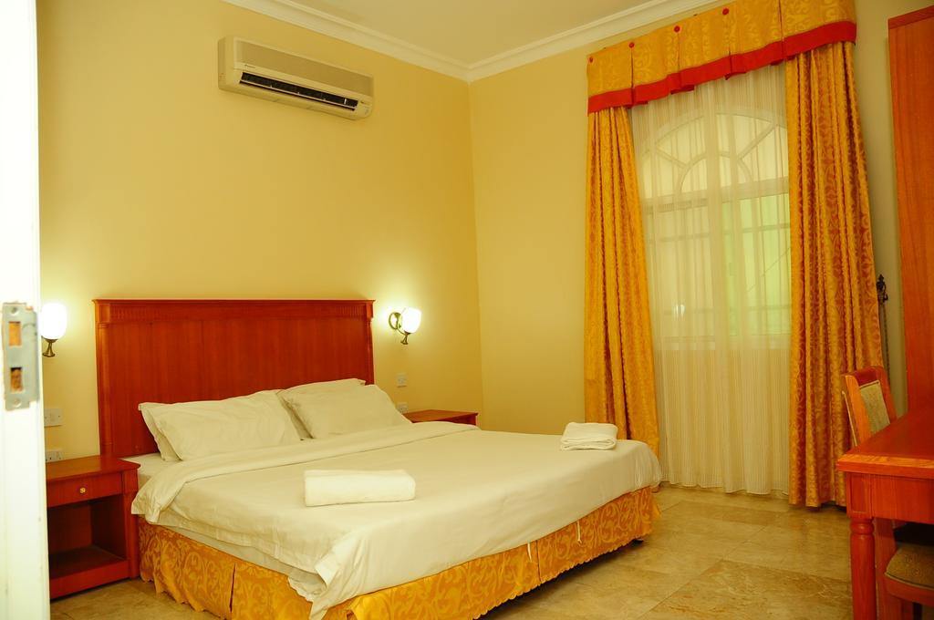 Al Faisal Hotel Suites Sur Phòng bức ảnh