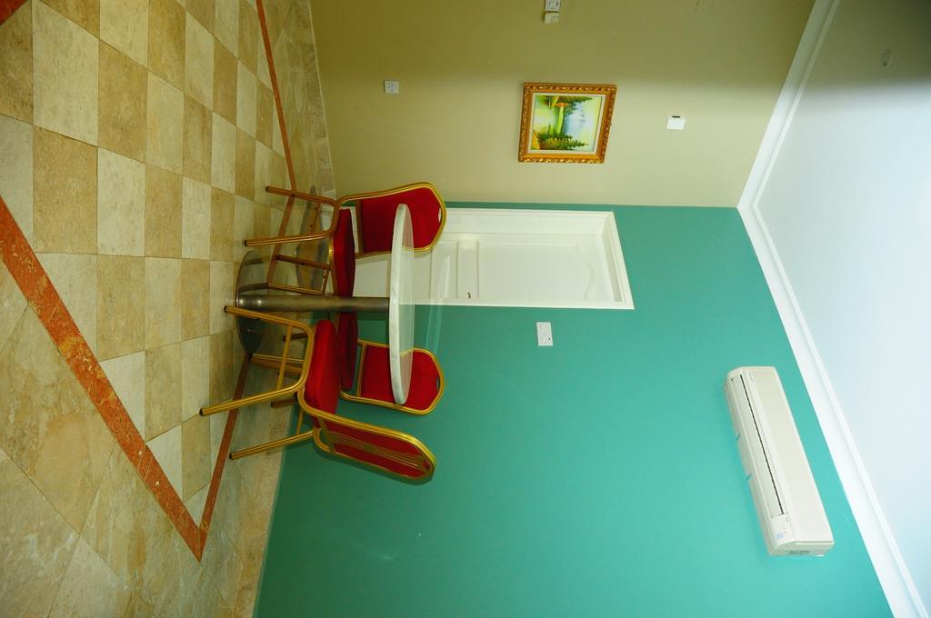 Al Faisal Hotel Suites Sur Phòng bức ảnh