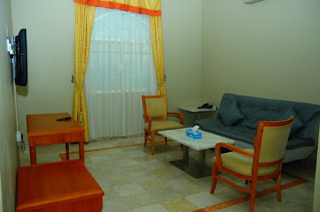 Al Faisal Hotel Suites Sur Phòng bức ảnh