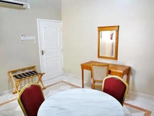 Al Faisal Hotel Suites Sur Ngoại thất bức ảnh